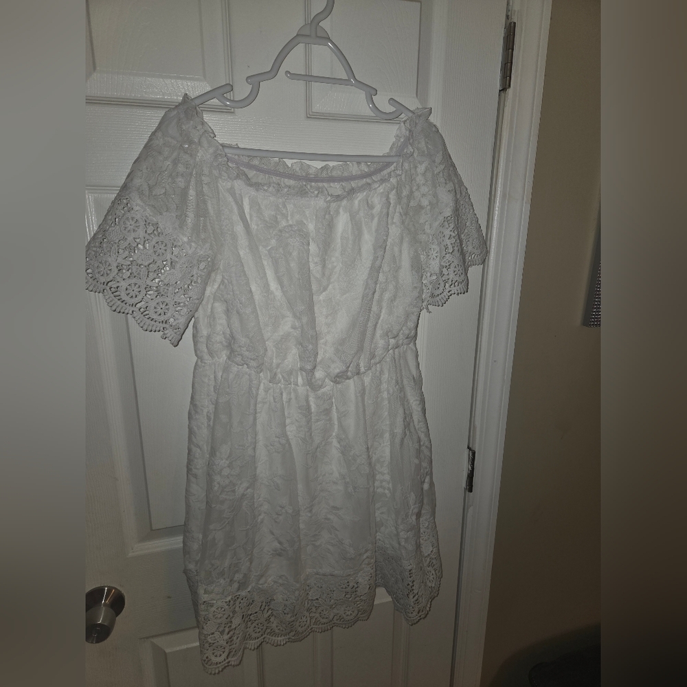 Elegant White Lace Dress